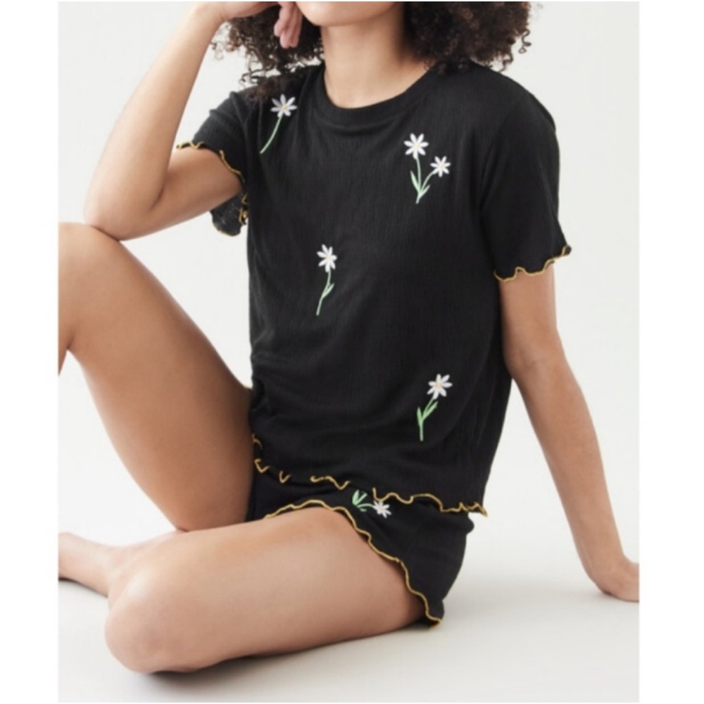NWT Emerson Road 2 Piece Set Daisy Pajamas Tee + Shorts Black Floral Soft Small